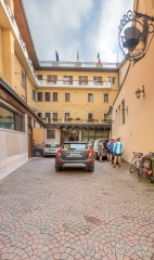 DOL-4213--Bikes-at-the-Hotel---Pan-(4)