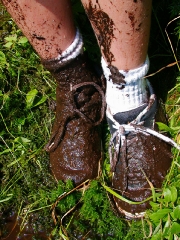 30-5999-muddy-sneakers